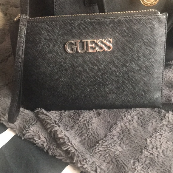 Original Guess wristlet - Picture 3 of 4